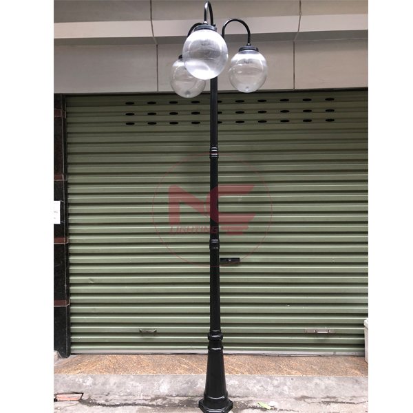Mua bán trụ đèn sân vườn giá tốt tại Hà Nội 3 cột đèn trang trí sân vườn 1 bóng