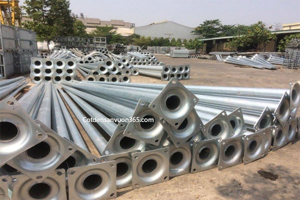 Cột Đèn Cao Áp 9m 5 Cot den cao ap 9m sau khi duoc ma kem nhung nong