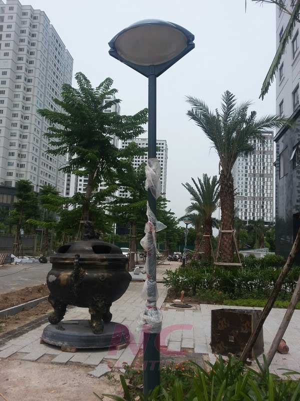 Báo Giá Cột Đèn Chiếu Sáng Sân Vườn Giá Rẻ, Uy Tín 5 cot den trang tri san vuon giat cap lap den con mat