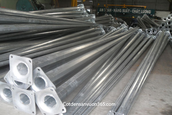 Cột đèn cao áp được mạ kẽm tăng độ bền