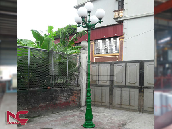 Cột đèn sân vườn đúc DC06